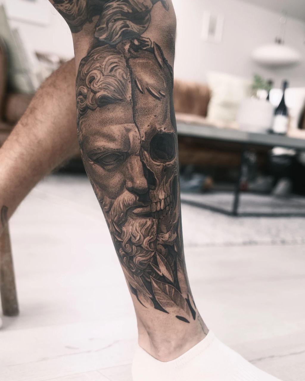 Statues · leg